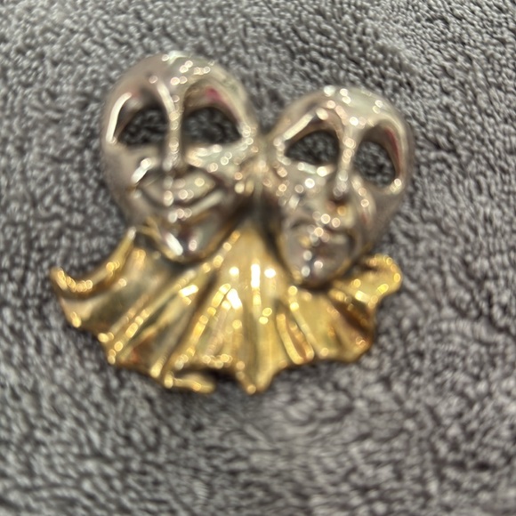 Silver and Gold Drama Mask Brooch - Picture 3 of 4